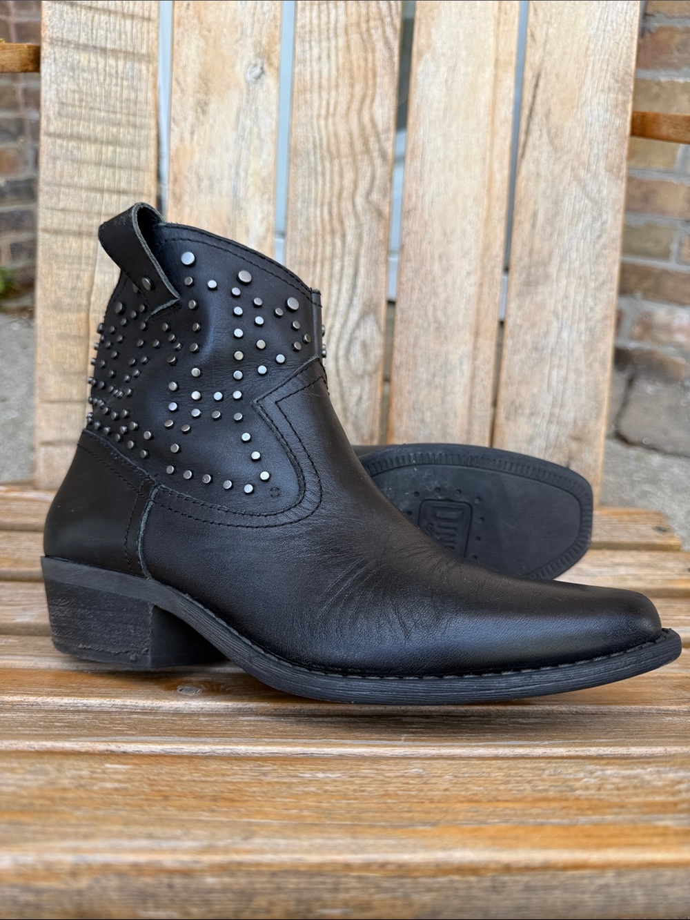 DINGO Women's DUSTY Studded Black Leather Western Ankle Boots Size 8